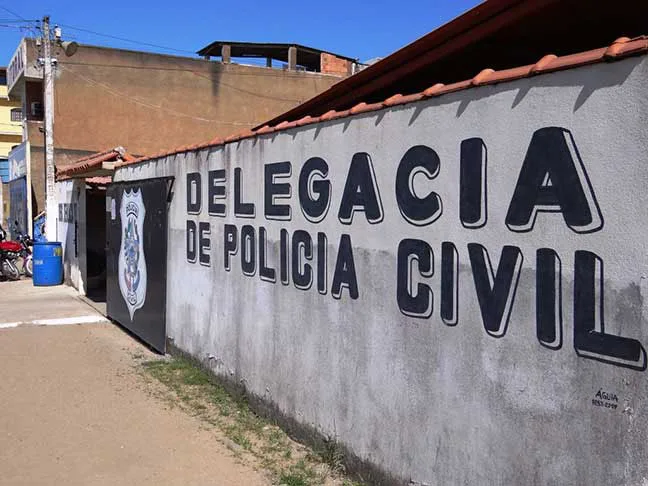 Bandidos invadem residência em Marataízes e fogem levando dinheiro de idoso