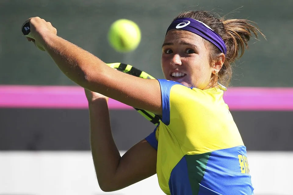 TOLUCA, MEXICO – FEBRUARY 09: Gabriela Ce of Brazil looks on the ball during the fourth day of the Tennis Fed Cup American Zone Group 1 at Club Deportivo La Asuncion on February 09, 2017 in Toluca, Mexico. (Photo by Jaime Lopez/Jam Media/Latin Content/Getty Images)