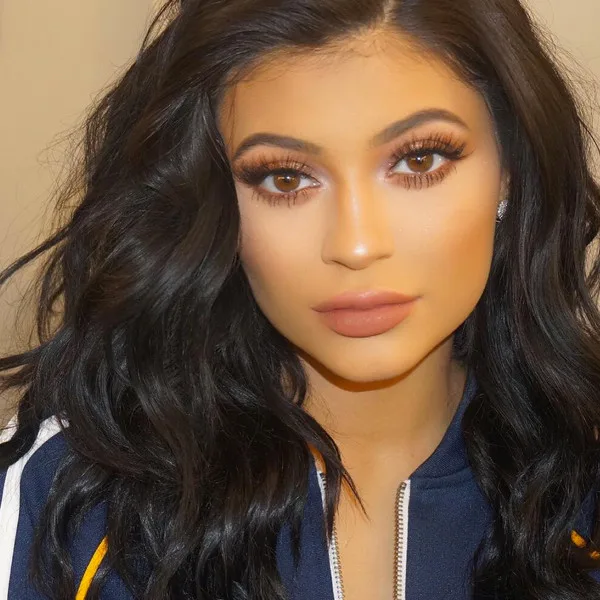 Kylie Jenner aceita convite de menino rejeitado e vai a um baile de formatura