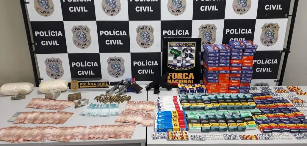 Suspeitos são presos com dois quilos de cocaína e mais de 100 caixas de medicamentos em VV