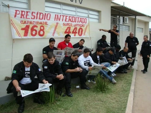 Com greve ilegal, agentes fazem operação padrão no presídio de Viana