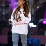 Ariana Grande chega ao Brasil e deixa fãs ansiosos pelos shows
