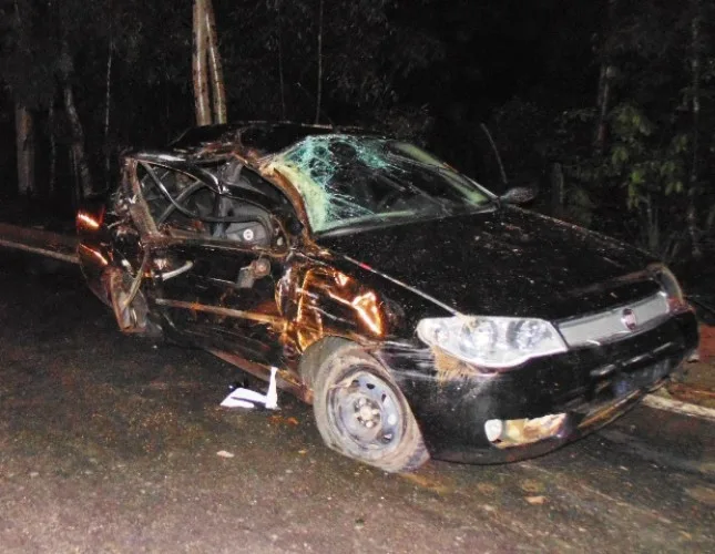 Homem morre e duas pessoas ficam feridas após grave acidente na ES-245, em Rio Bananal