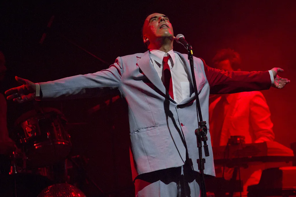 Brasil – Rio de Janeiro – RJ – 09/04/2011 – Arnaldo Antunes no Circo Voador, na Lapa, centro da cidade. Foto: Alex Carvalho