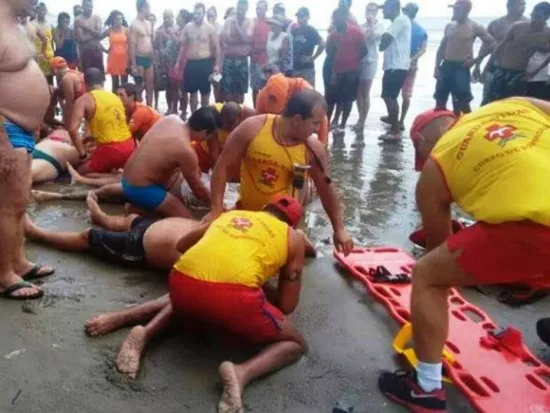 Quatro pessoas morrem atingidas por raio em Praia Grande