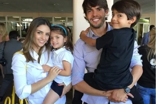 Separados, Carol Celico e jogador Kaká se encontram em apresentação