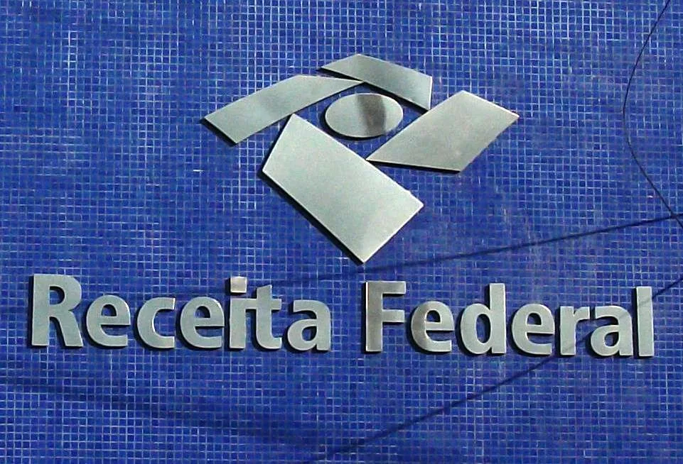 Receita Federal começa a pagar restituições de 2014 no mês que vem