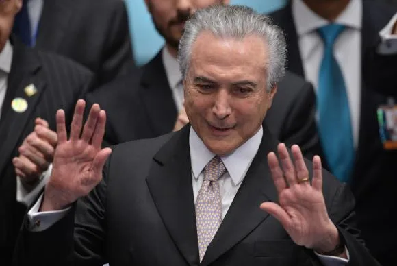 'Saio daqui com a alma confortada, incendiada e abençoada', diz Temer em Belém