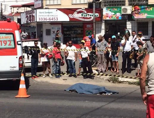 Caminhão atinge motocicleta e piloto morre na hora na BR-262, em Cariacica