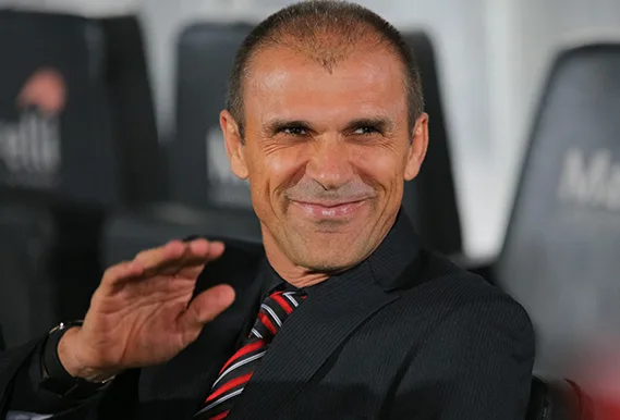 Técnico do Santa Milton Mendes durante a partida entre SANTA CRUZ X SPORT, pelo Campeonato Brasileiro 2016, realizado nesta quarta-feira dia 01/06/2016 no estádio do Arruda, em Recife, Foto: Fabiano Mesquita/FramePhoto