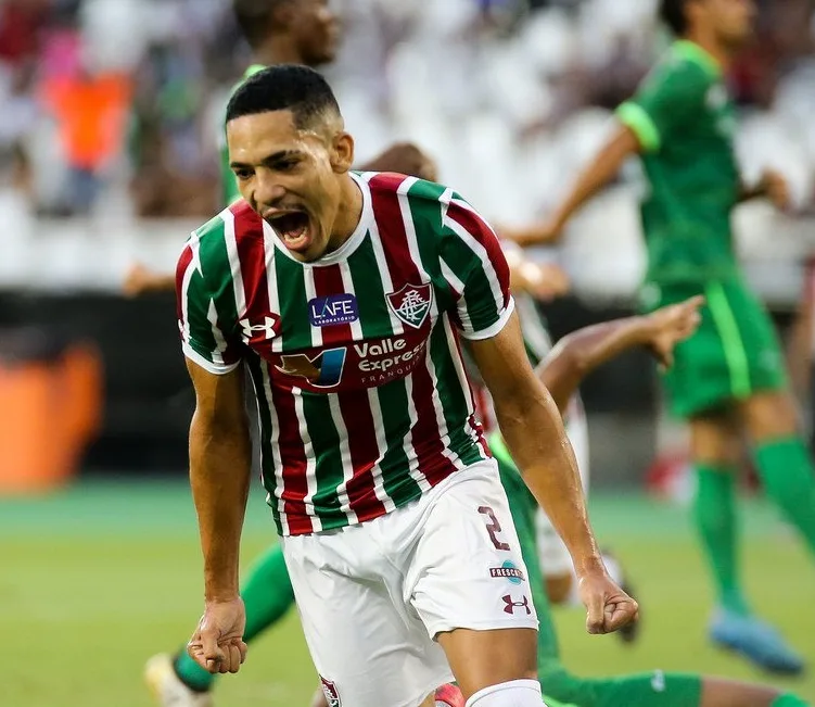 Gilberto revela dores no tornozelo e volta a preocupar o Fluminense