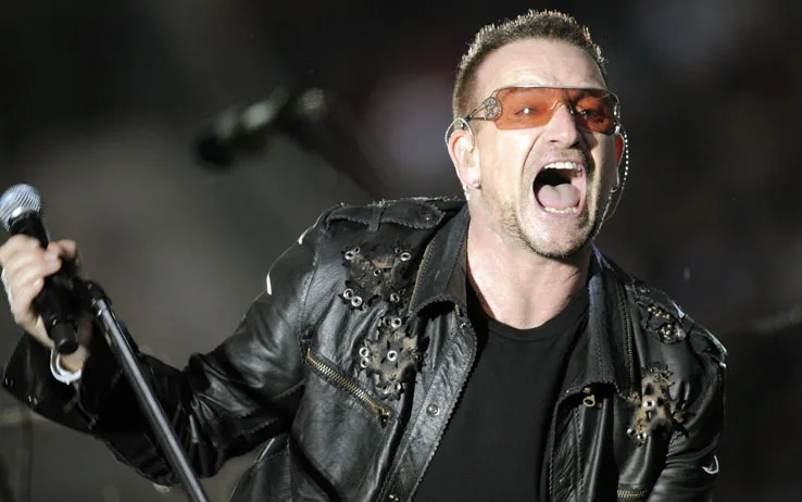 Após acidente de bicicleta, Bono Vox revela que tem medo de não poder mais tocar guitarra