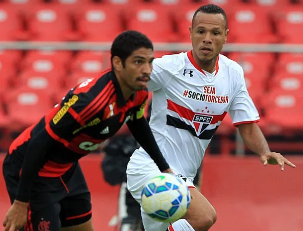 Poupado contra o Vasco, Luis Fabiano treina e deve reforçar São Paulo no domingo