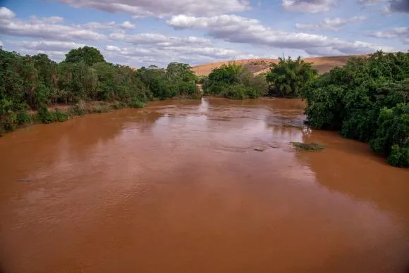 Samarco entrega nova versão do plano de recuperação de regiões afetadas pela lama