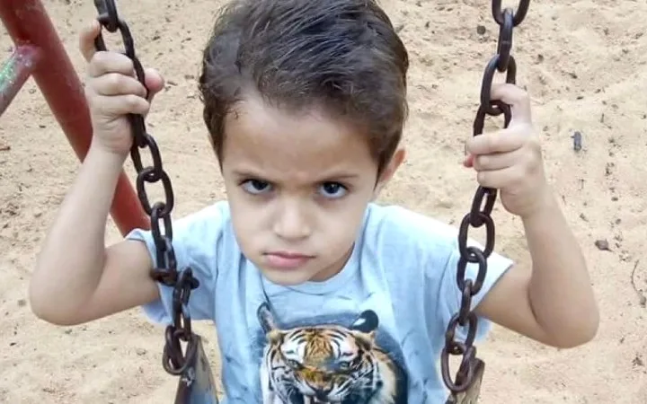 Corpo de criança que morreu em incêndio deve ser sepultado nesta quinta-feira em Vitória Corpo de criança que morreu em incêndio deve ser sepultado nesta quinta-feira em Vitória