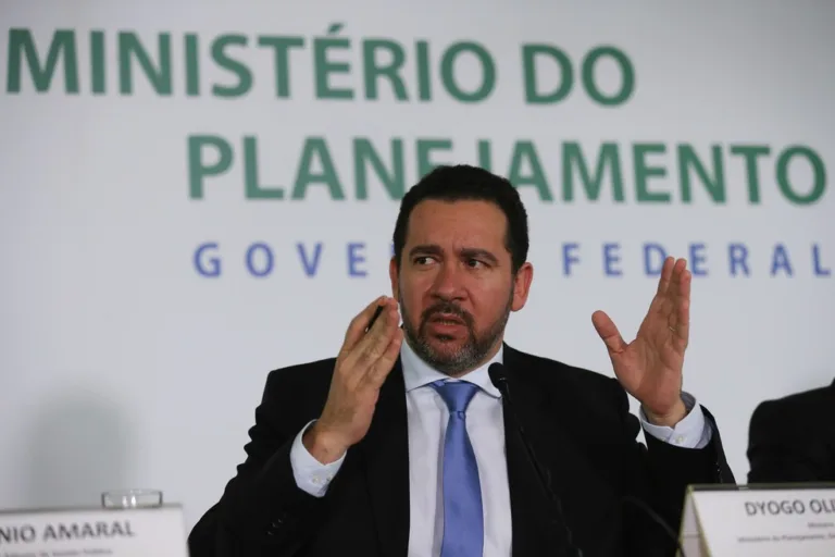 Ministro afirma que com reforma aprovada, PIB e arrecadação cresceriam no Brasil