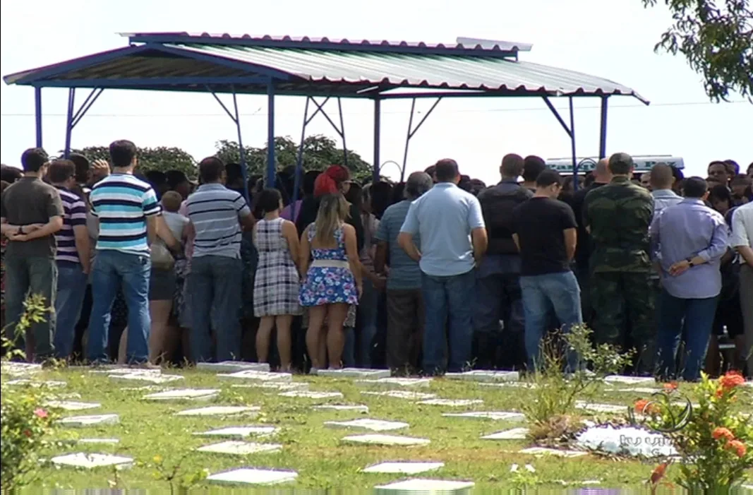 Soldado da PM morto em acidente na Reta da Penha é enterrado