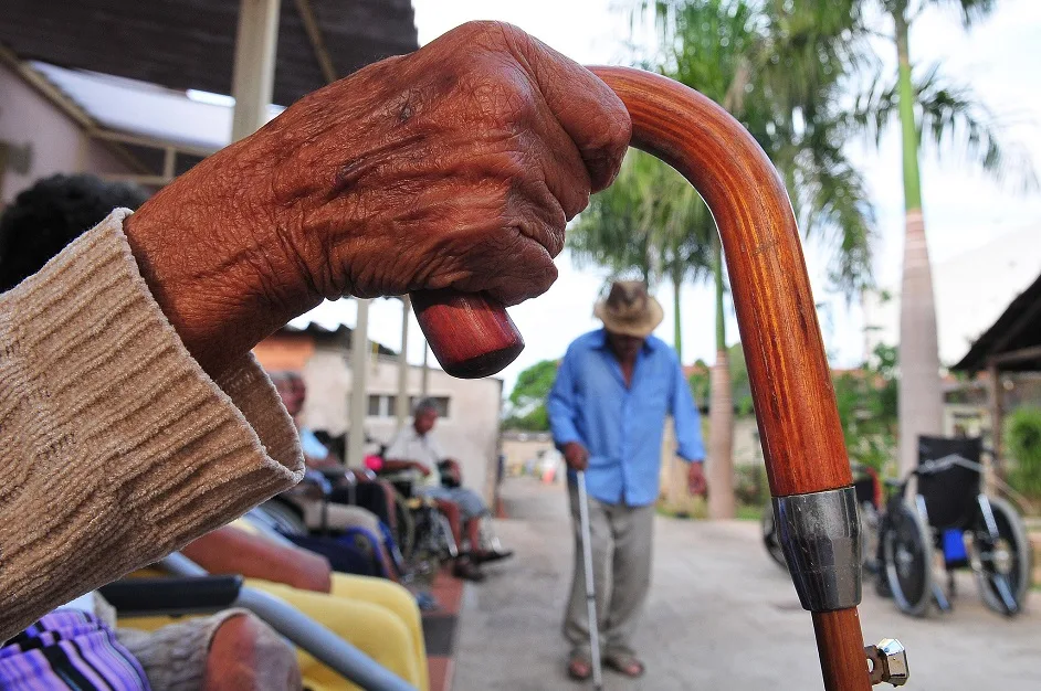 Alterações no Estatuto do Idoso dão prioridade aos acima de 80 anos