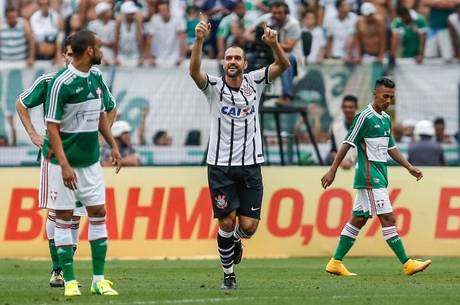 Danilo comemora gol durante partida entre Palmeiras x Corinthians válida pela 31 rodada do Campeonato Brasileiro 2014, no estádio do Pacaembu zona oeste da capital paulista, neste sábado (25/10).