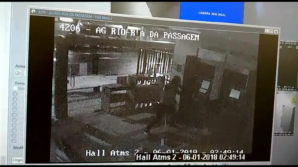 Homens armados explodem agência bancária no Rio