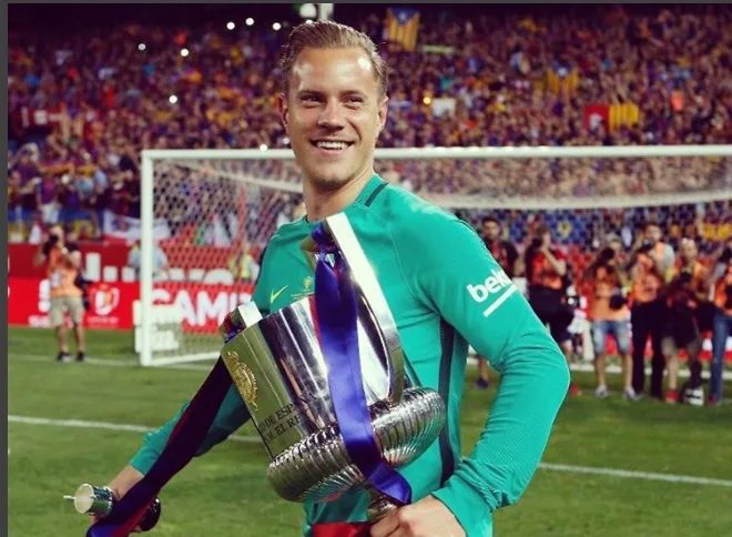 Com nove títulos em três temporadas, Ter Stegen renova com o Barcelona até 2022