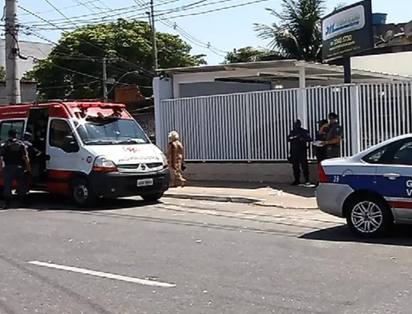 Estudante é assaltada enquanto ia para a faculdade e acaba baleada em Vila Velha