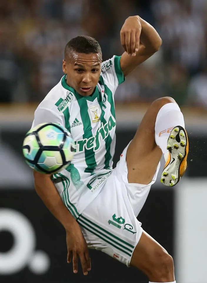 Ascensão de Deyverson deixa Borja como terceira opção no Palmeiras