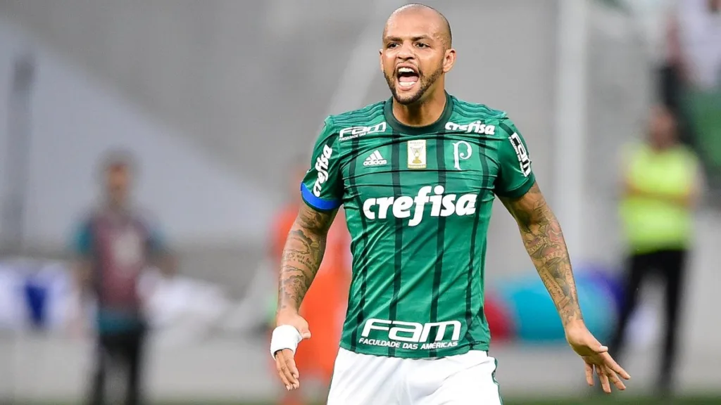 Palmeiras se acerta com Felipe Melo e reintegra o jogador ao elenco