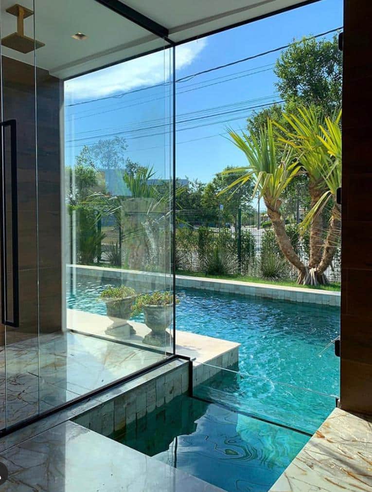 Piscinas incríveis: 10 projetos de casas capixabas