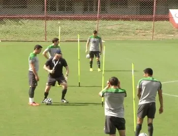 Austrália realiza último treino no Estado antes de encarar a Espanha