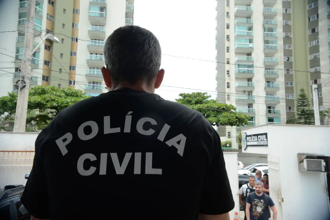 Vitória/ES – Polícia Civil do Espírito Santo faz paralização até a meia noite de hoje(8) em protesto ao assassinato de um investigador em Colatina e às más condições de trabalho. (Tânia Rêgo/Agência Brasil)