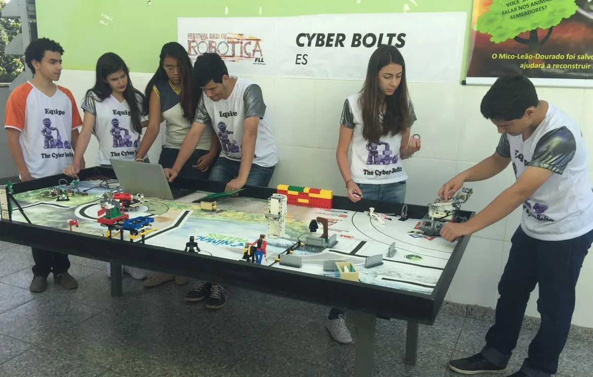 Estudantes de Itapemirim criam robô e vencem Festival Nacional em Brasília