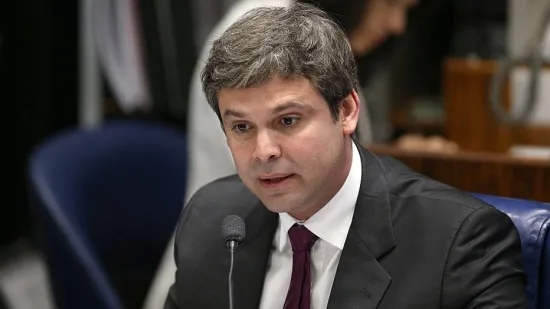 Lindbergh afirma que só recebeu doações legais