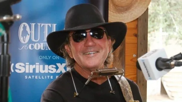 Lenda da música country, Tony Joe White morre aos 75 anos de idade