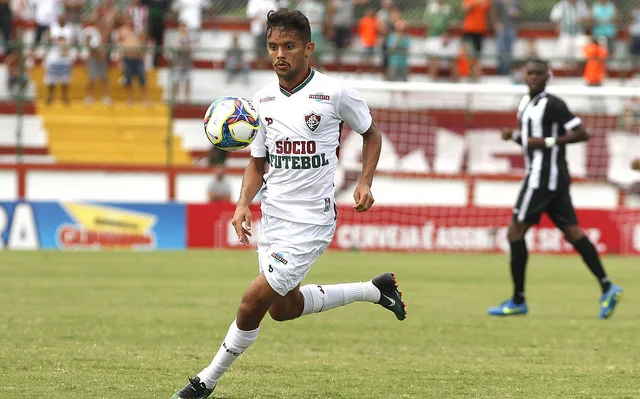 Com dificuldades, Fluminense supera o Resende e vence a terceira partida seguida