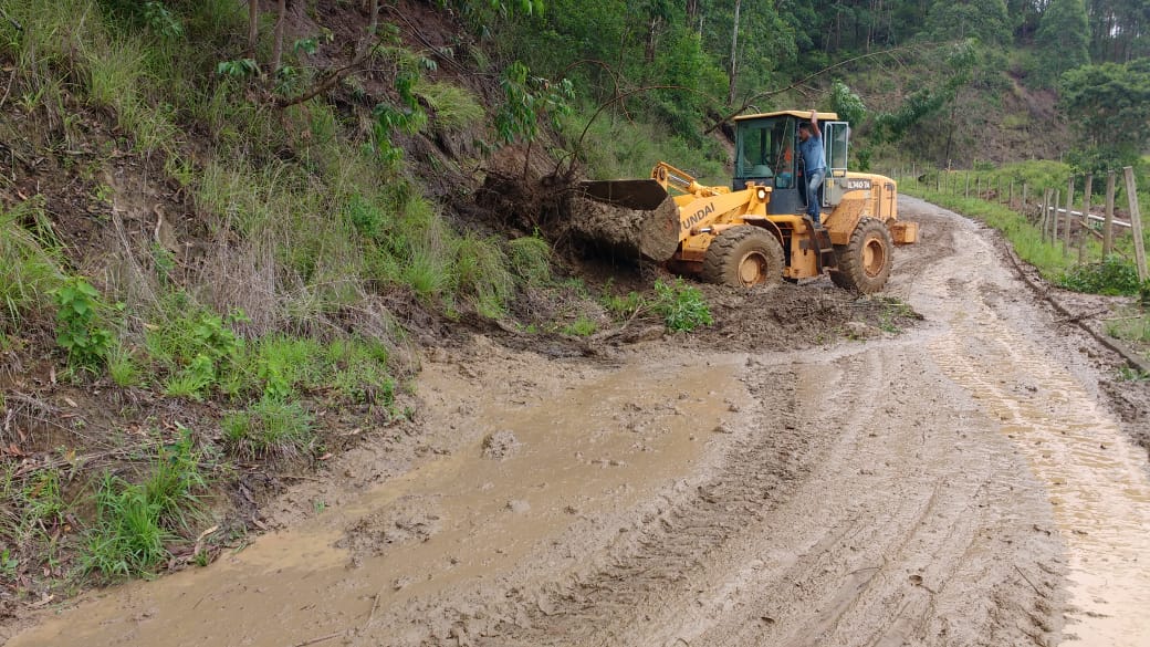 Rodovias ainda têm três pontos de obstrução após chuvas no ES