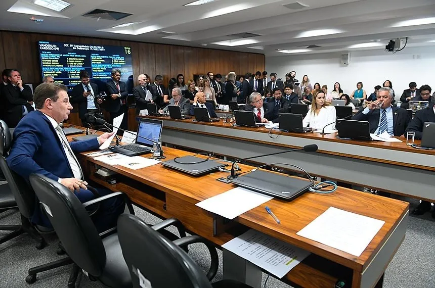 Comissão do Senado cancela audiência sobre programa nuclear