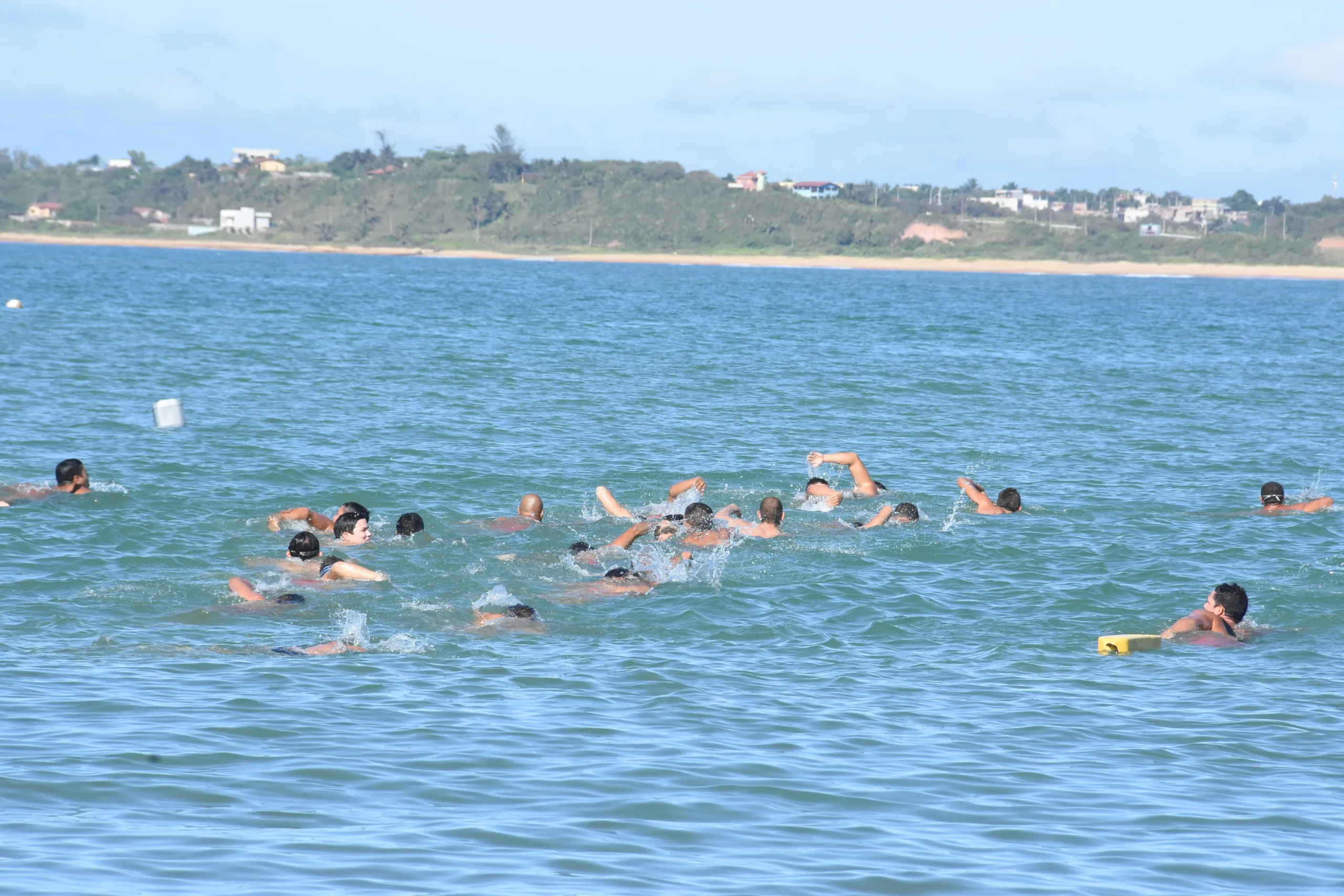 Guarda-vidas de Anchieta treinam para o feriado da Semana Santa