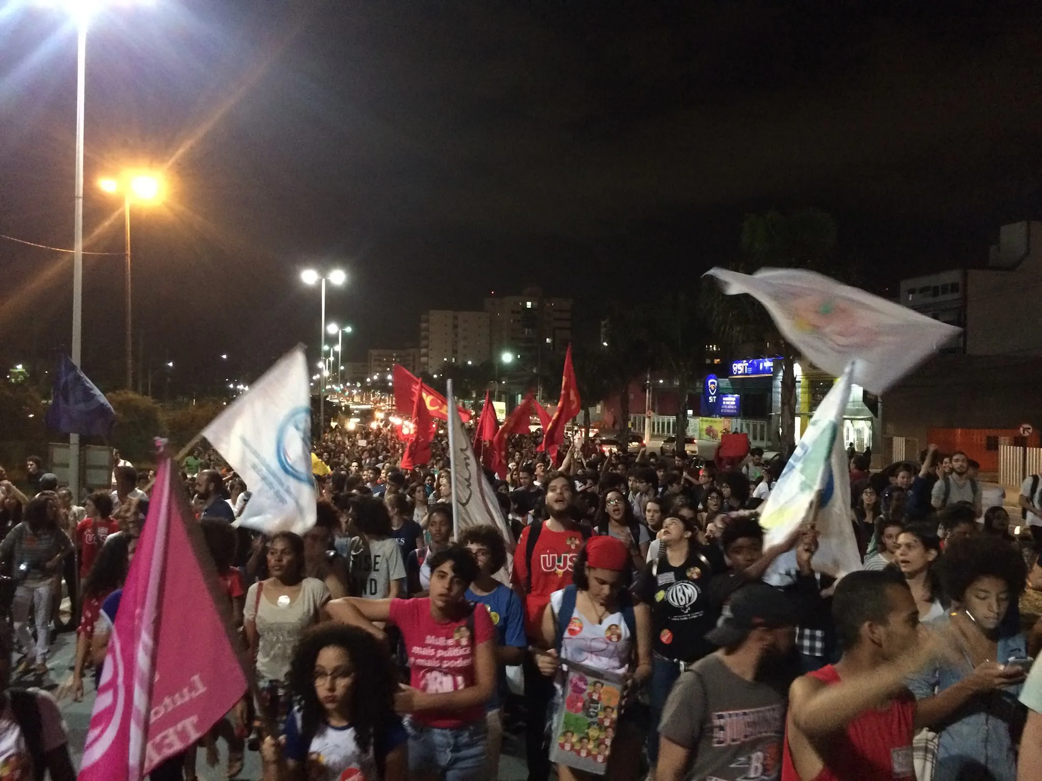 Após impeachment de Dilma, manifestantes pedem saída de Temer em Vitória