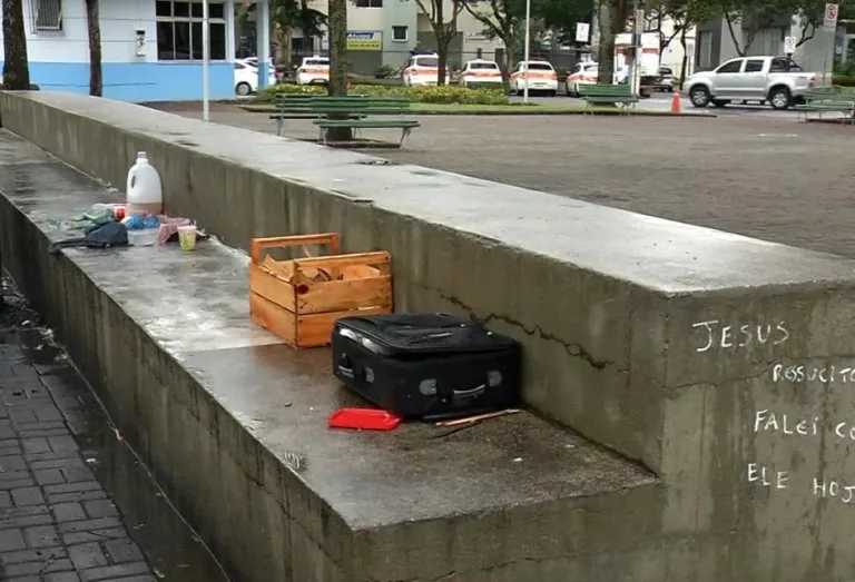 Briga e pauladas entre moradores de rua em Jardim da Penha acaba com um preso