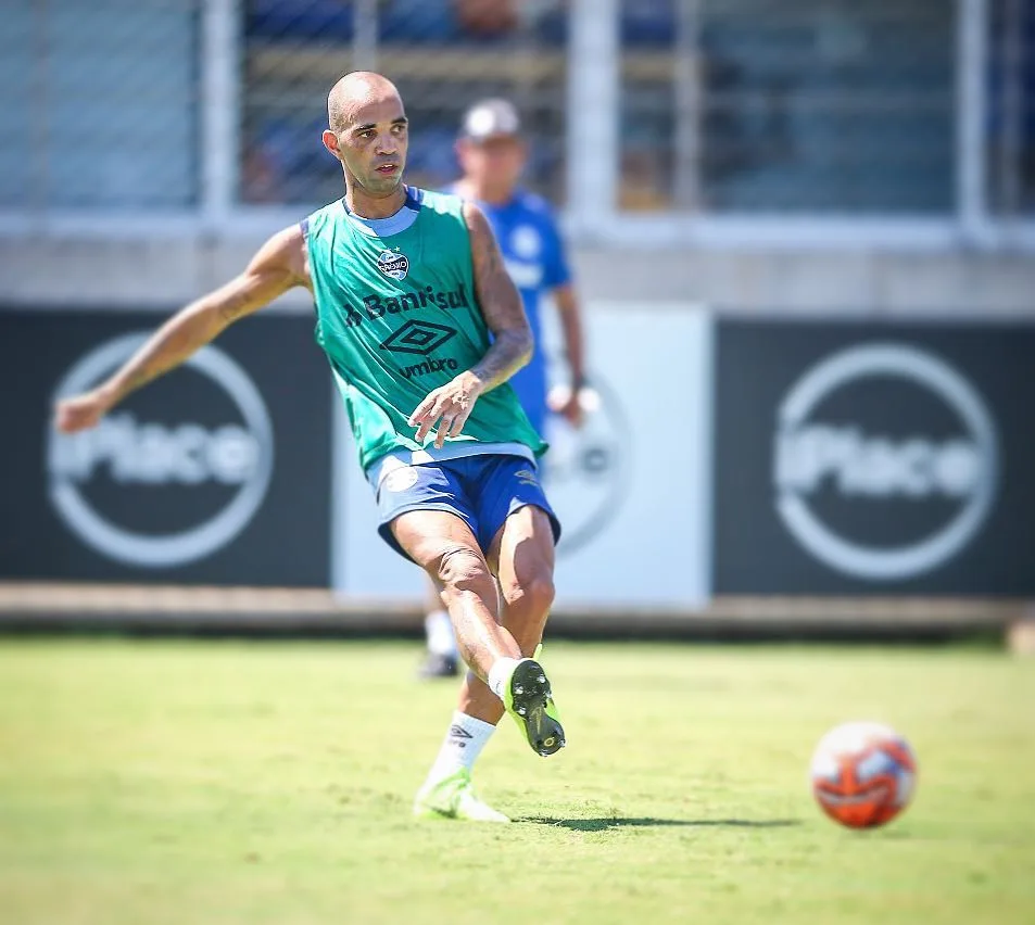 Tardelli fica fora de treino e desfalca Grêmio contra o Atlético-MG