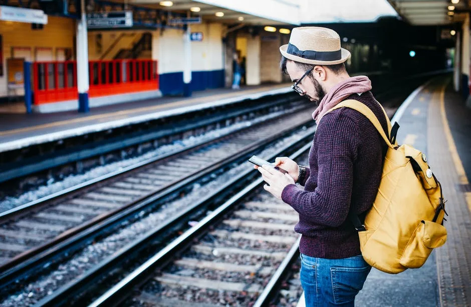 Havaí quer multar pessoas que usarem celular enquanto atravessam a rua