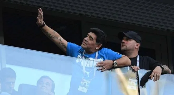 Maradona fala sobre momento de Neymar: 'Ou nos faz rir ou chorar'