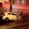 Carro é incendiado na frente da casa de proprietário em Vitória