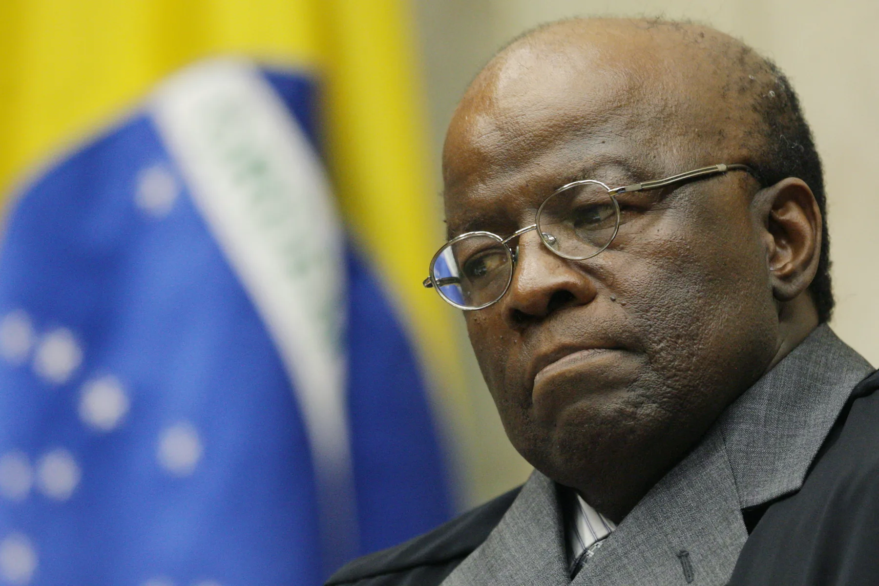 Justiça condena Joaquim Barbosa a indenizar jornalista por danos morais