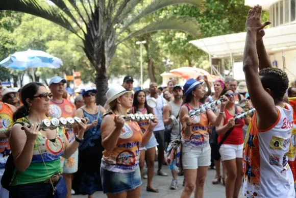 Rio: 55 pessoas são detidas por urinar na rua em desfiles pré-carnaval