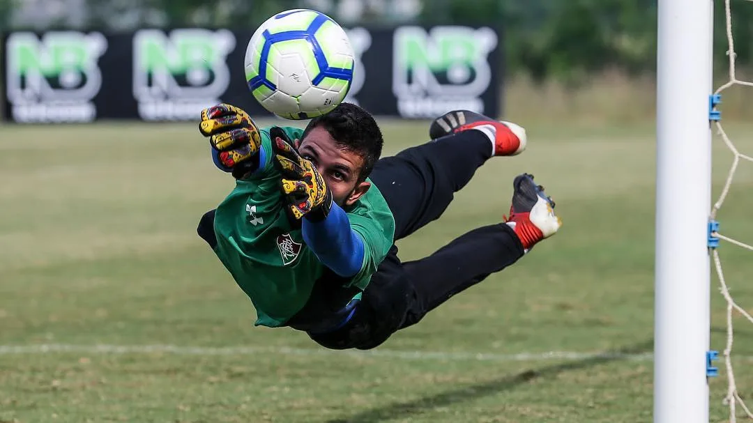 Flu joga mal, perde para o Santa Cruz, mas avança nos pênaltis na Copa do Brasil