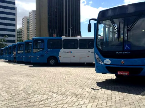 Homem é preso com arma falsa dentro de ônibus do Transcol em Vitória