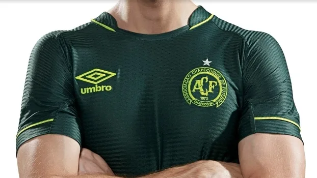 Chapecoense lança nova camisa com homenagem a 'eternos guerreiros'