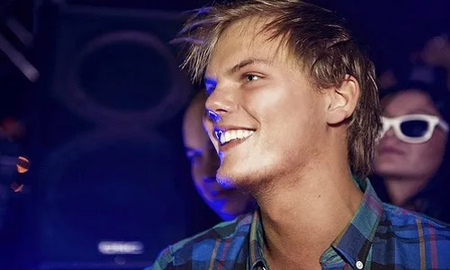 Fortuna de Avicii, estimada em quase 100 milhões de reais, ficará com os pais do DJ